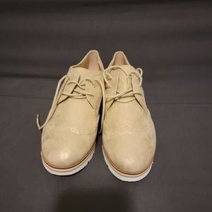 Oxford style woman shoes